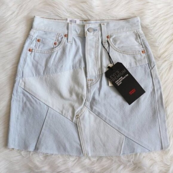 NEW Levis Light Wash High Rise Deconstructed Mini Skirt Size 24 - Picture 1 of 9